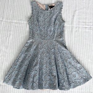 Elegant Lace Sleeveless Dress